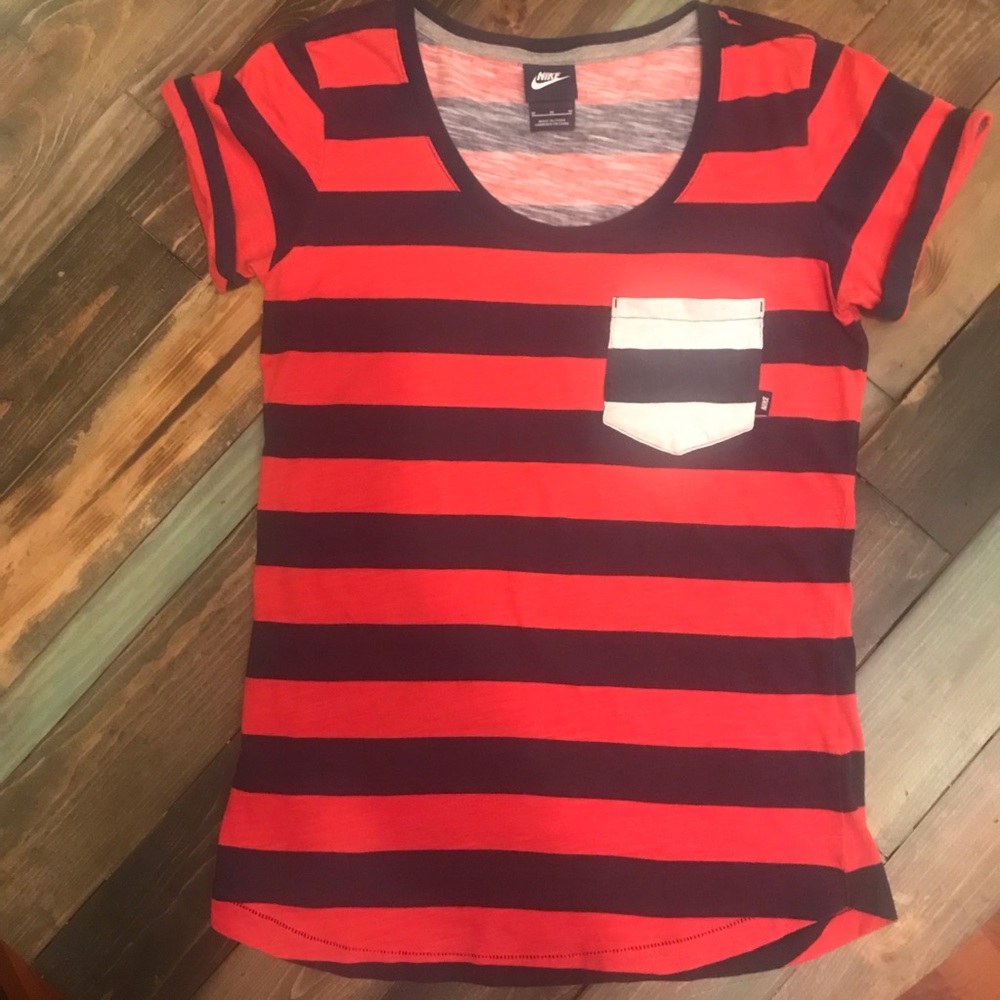 NIKE t-shirt Sz Medium short sleeve